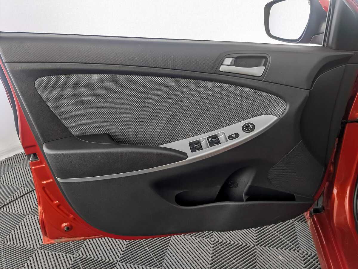 Купить Hyundai Solaris, 2012, 138 770 км, фото №15